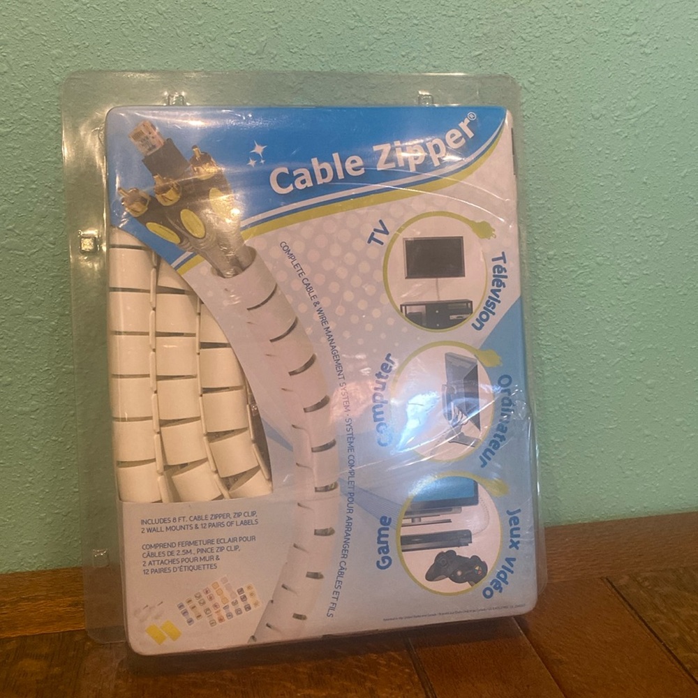NWT Cable Zipper. 8feet long with accessories.